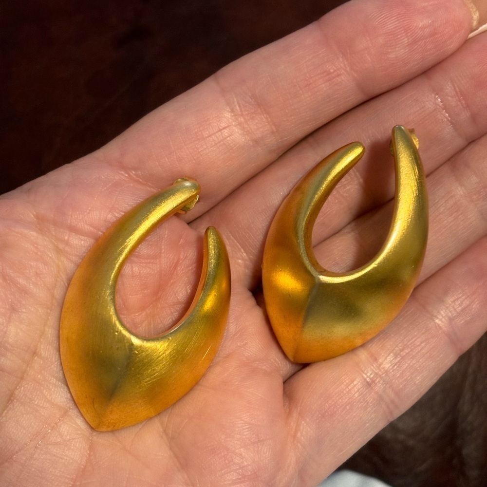 Givenchy New York Paris matte Coil Tapered Hoop Goldtone Earrings pierced - Picture 8 of 8
